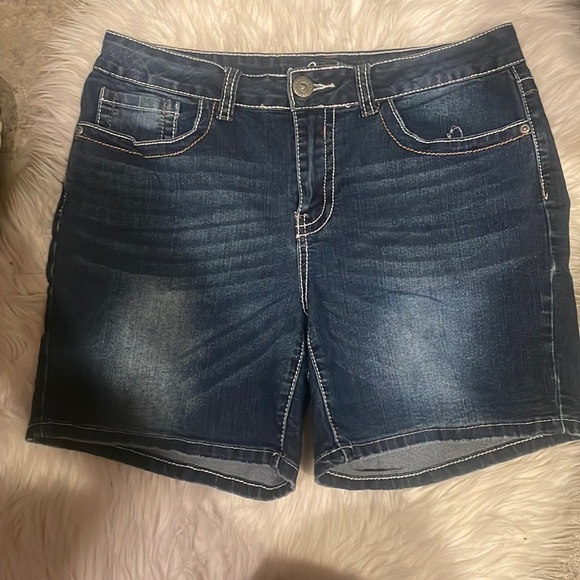 REVOLT Jean‎ Shorts - Picture 1 of 5